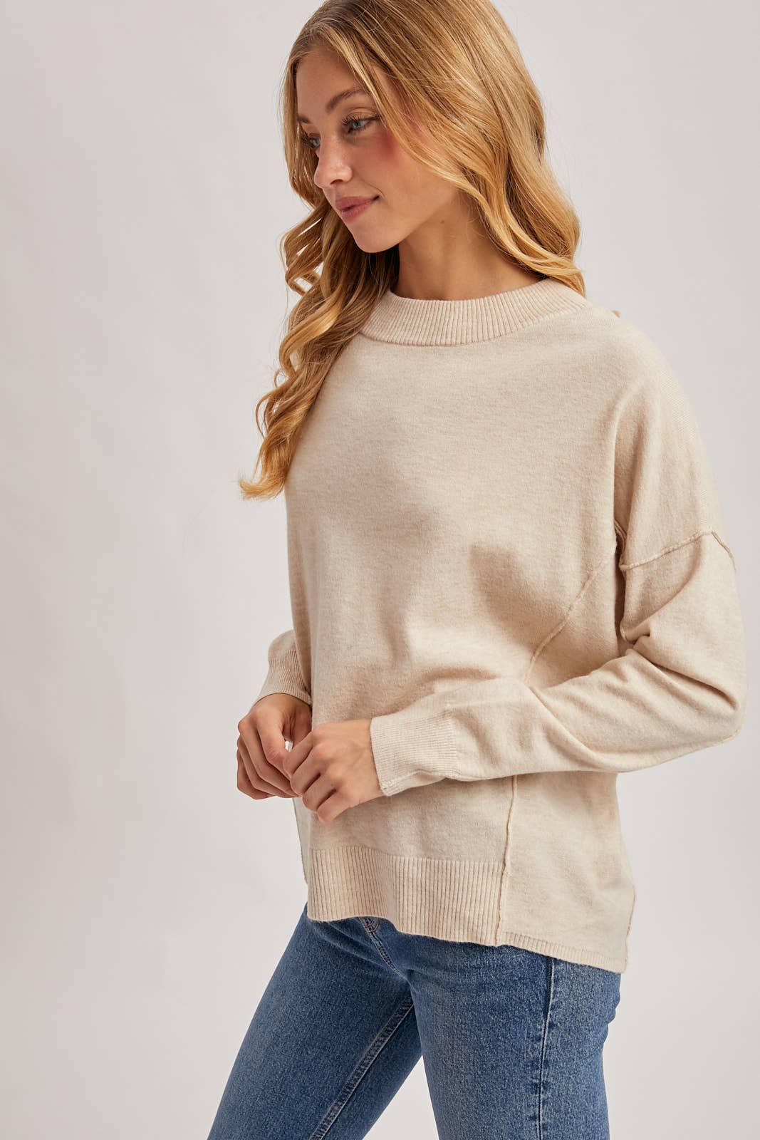 SOFT KNIT CREWNECK SWEATER PULLOVER