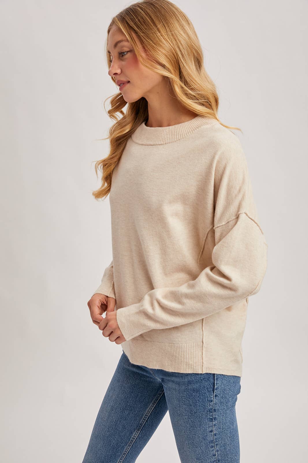 SOFT KNIT CREWNECK SWEATER PULLOVER